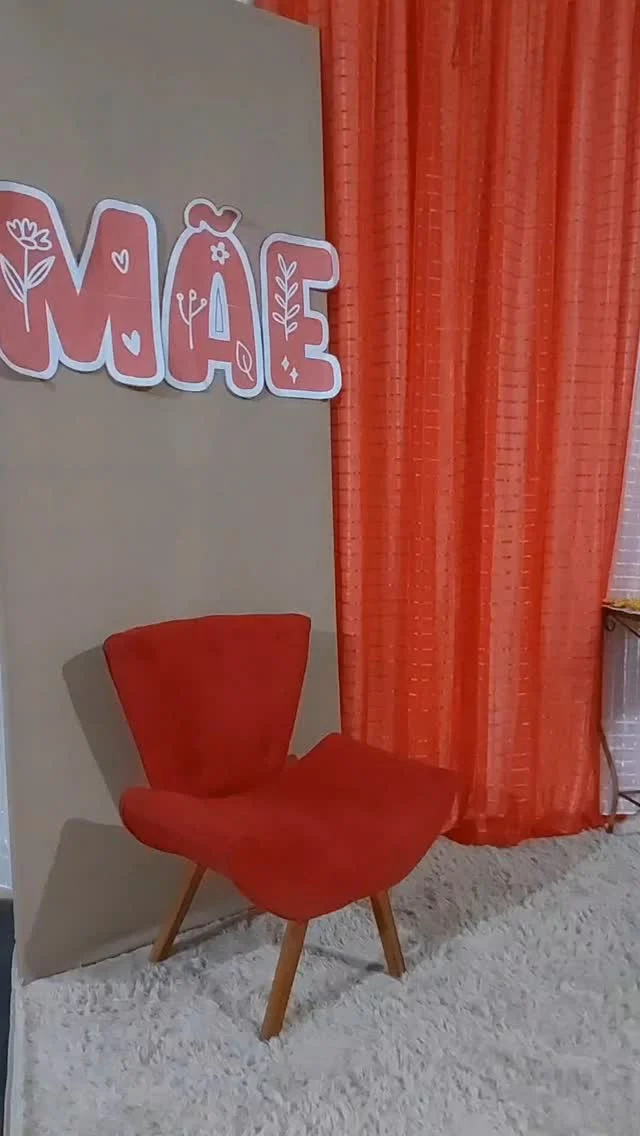 Nesta quinta-feira, a Secretaria Municipal de Assistência Social promoveu um evento especial em homenagem ao Dia das Mães. A comemoração aconteceu no espaço do Serviço de Convivência e Fortalecimento de Vínculos e contou com a participação de mamães.

Durante o evento, as crianças prepararam e realizaram apresentações para homenagear suas mães. As atividades proporcionaram momentos de alegria, integração e fortalecimento dos laços familiares, reforçando a importância do papel das mães na formação e desenvolvimento dos filhos.